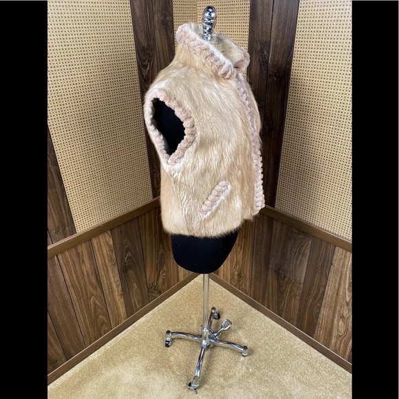 MUSI LONG HAIRED & SHEARED BEAVER TRIM FUR VEST - Picture 3 of 11